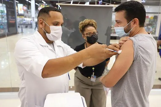 Shopping Diadema inicia vacinação contra a Covid-19