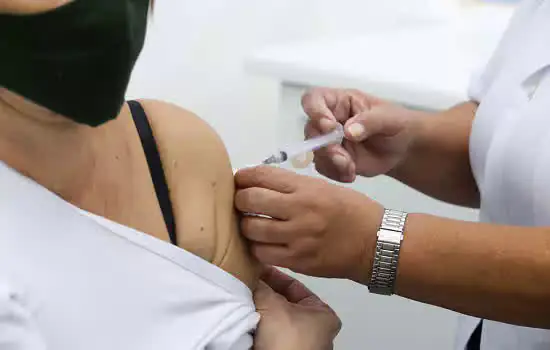 Mauá inicia aplicação da terceira dose em idosos com 90 anos ou mais