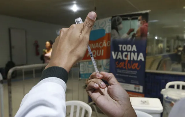 Anvisa autoriza nova fase de testes com vacina brasileira contra covid-19