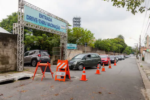 Santo André aplica 2ª dose de vacina em profissionais da educação básica nesta quinta