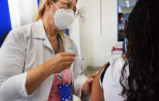 Diadema adota redução do prazo entre as doses da vacina contra a covid-19 para viajantes