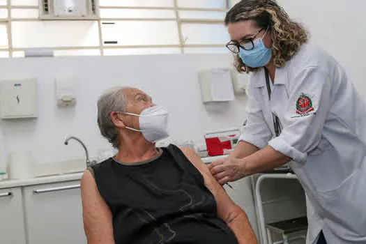 Mauá aplica a dose de reforço em pessoas a partir de 60 anos