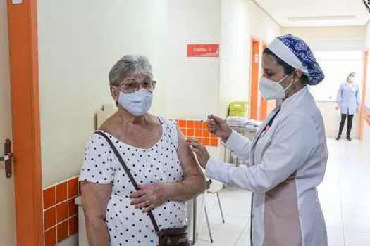 São Bernardo estende aplicação da 4ª dose para idosos de 70 anos ou mais