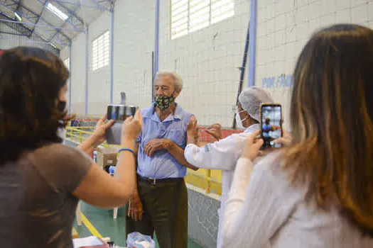 São Bernardo aplica 2ª dose em idosos de 69 a 84 anos nesta sexta-feira (30/04)