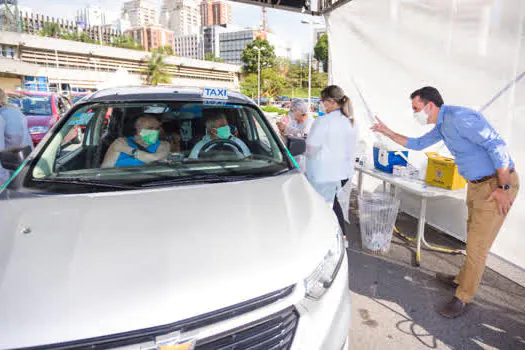 Santo André vacina 5.816 pessoas no primeiro dia de imunização de idosos de 69 a 71 anos