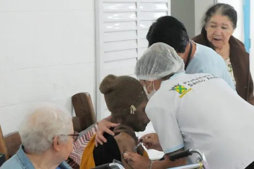 Santo André inicia vacinação bivalente em Instituições de Longa Permanência