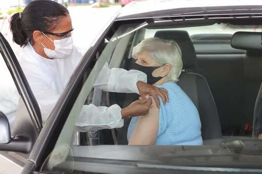 Carro da vacina rodará por Mauá na segunda, para imunizar os maiores de 18 anos