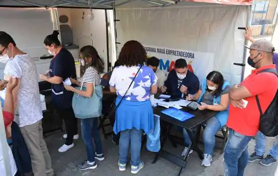 Prefeitura vacina a população contra a gripe e a Covid na Estação Mauá