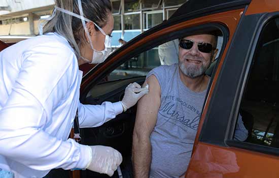 Santo André antecipa vacinação contra Covid-19 para idosos com 90 anos ou mais