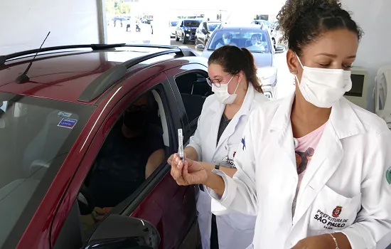 Vacinação no exterior está bem mais adiantada e em mais faixas etárias