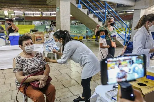 São Bernardo imuniza 3.671 idosos no primeiro dia de vacinação do público de 72 a 74 anos