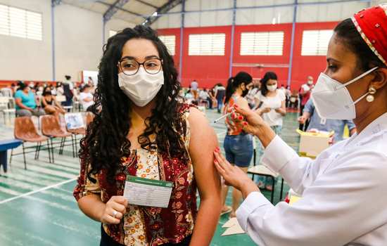 São Bernardo inicia aplicação da 3ª dose contra a Covid-19 em adolescentes de 12 a 17 anos