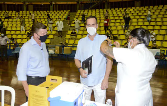 São Bernardo antecipa vacinação de profissionais da Educação para este sábado