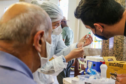 São Bernardo antecipa vacinação em idosos de 68 anos para esta quinta-feira