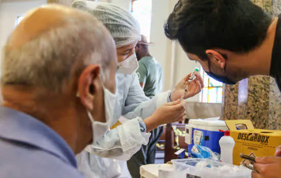 São Bernardo antecipa vacinação em idosos de 68 anos para esta quinta-feira