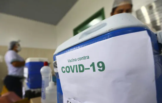 Covid-19: Brasil registra menor média móvel de mortes desde o início da pandemia