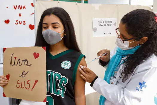 Capital paulista começa a vacinar adolescentes em escolas da rede municipal e estadual