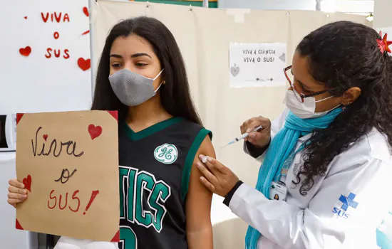 Capital paulista começa a vacinar adolescentes em escolas da rede municipal e estadual