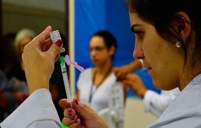 SP aplica vacinas contra a gripe e Covid-19 nas estações Itaquera e São Mateus do Metrô