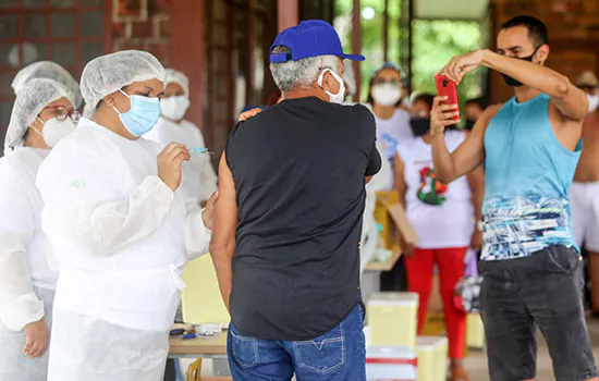 Vacinados contra a covid-19 no Brasil chegam a 23