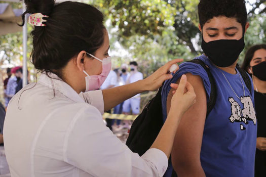 Covid-19: 354 milhões de doses de vacinas estão garantidas para 2022