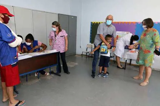 Diadema inicia vacinação de crianças em escolas