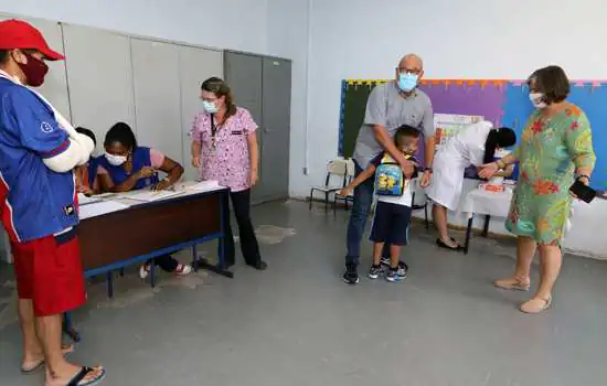 Diadema inicia vacinação de crianças em escolas