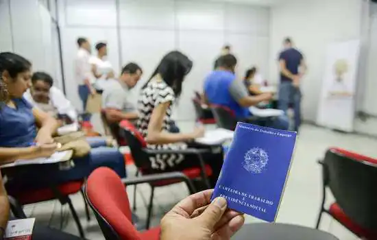 Participação feminina no mercado de trabalho é tema de pesquisa