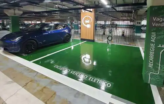 ‘Vagas Verdes’ para carros elétricos são inauguradas em Praia Grande