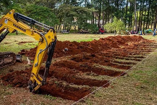 Com aumento de mortes por covid, Prefeitura de SP começa a abrir 600 valas por dia