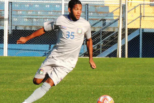 Após novo gol contra Santo André, Valdeir festeja bom momento