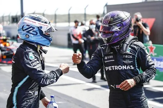 Bottas adia centésima pole de Hamilton na Fórmula 1 e larga em 1º em Portugal