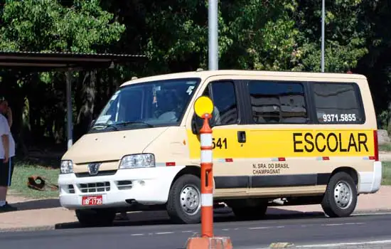 TCE fiscaliza transporte escolar em SP e encontra goteiras e vidros quebrados