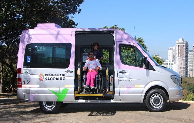 SPTrans terá linhas especiais de ônibus e do Atende+ para levar foliões ao Sambódromo