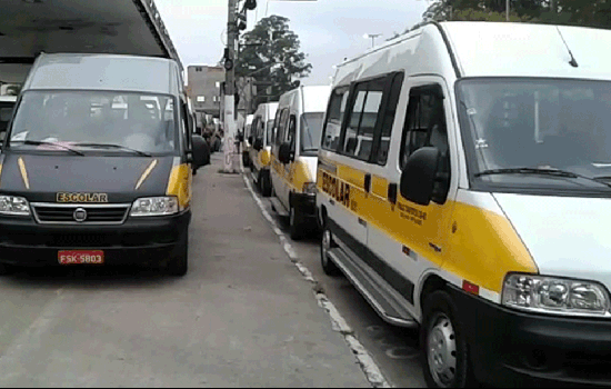 Motoristas de vans fazem protestos na Zona Leste de SP contra mudanças no Transporte Escolar Gratuito