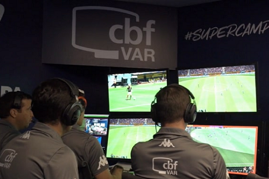 CBF anuncia mudanças no VAR e na preparação dos árbitros