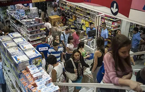 Índice de média móvel trimestral do varejo sobe 0