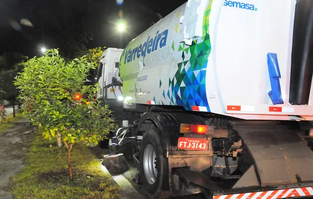 Semasa amplia serviços de varrição noturna e mecanizada em Santo André