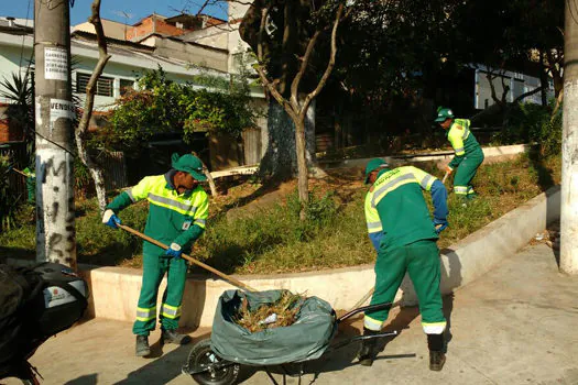 Justiça suspende licitação da varrição de ruas de São Paulo