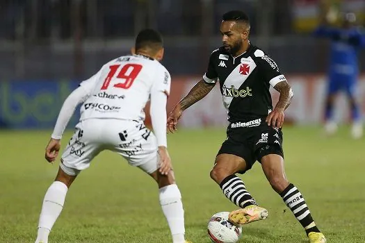 Vasco perde para Brusque em jogo no qual teve dois gols anulados