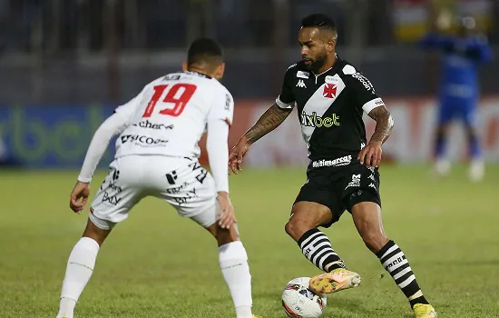 Vasco perde para Brusque em jogo no qual teve dois gols anulados