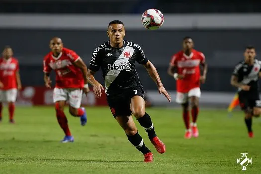 Vasco e Cruzeiro se enfrentam em São Januário neste domingo com volta da torcida