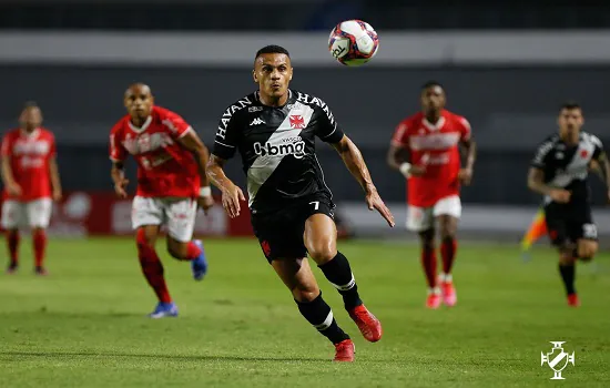 Vasco e Cruzeiro se enfrentam em São Januário neste domingo com volta da torcida