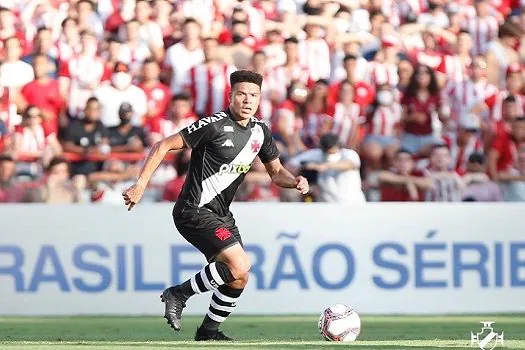 Vasco faz duelo de seis pontos para se manter com chances de acesso na Série B