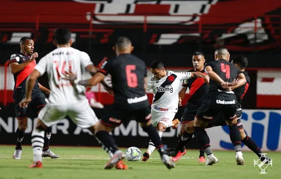 Atlético-GO e Vasco empatam e equipe carioca sai do Z4 na reestreia de Luxemburgo