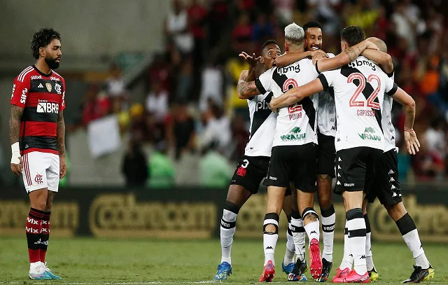 Pressão muda de lado e Flamengo tenta reação em novo clássico com o Vasco