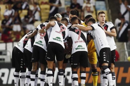 Há seis jogos sem vencer, Vasco vai até Fortaleza para amenizar a pressão