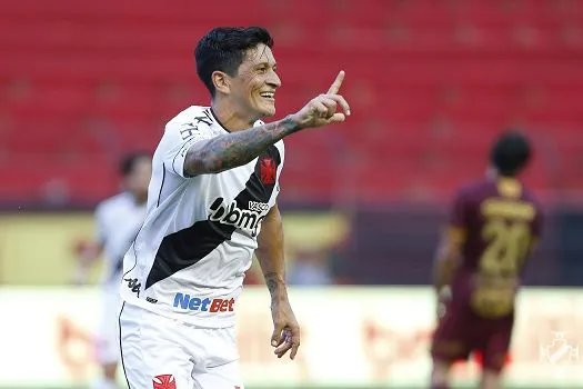 Vasco vence fora de casa, ganha 3 posições e sai da zona de rebaixamento