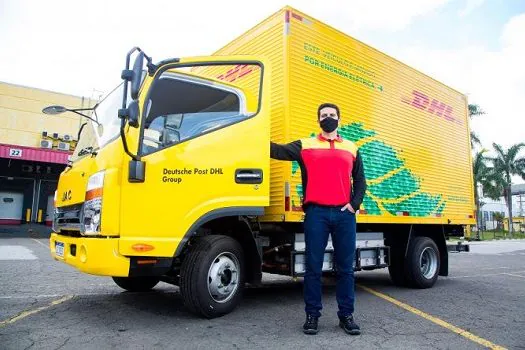 Com 1º caminhão elétrico, DHL Supply Chain reduz pegada de carbono