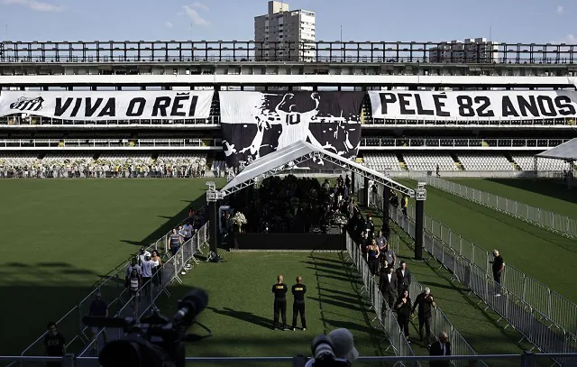 Lula irá ao velório de Pelé na manhã de terça-feira